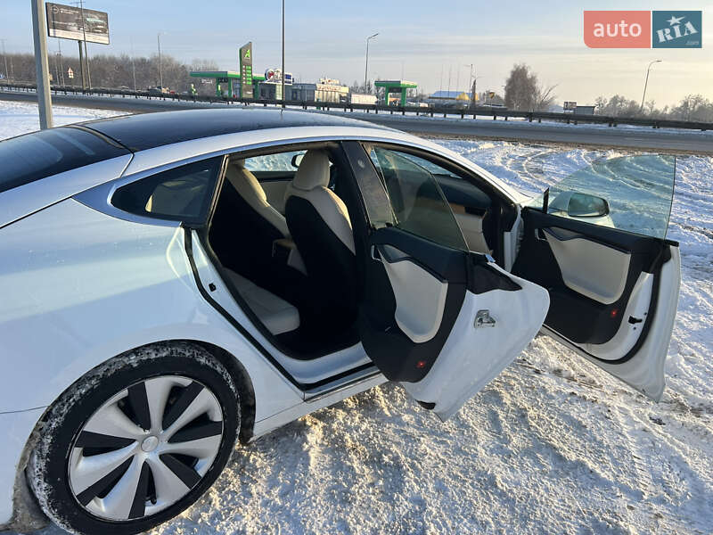 Лифтбек Tesla Model S 2020 в Полтаве