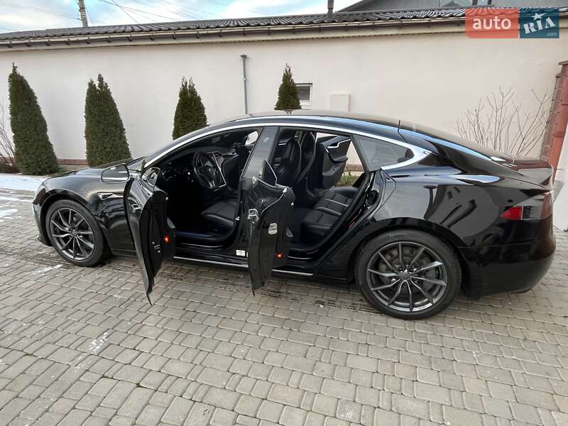 Лифтбек Tesla Model S 2017 в Николаеве