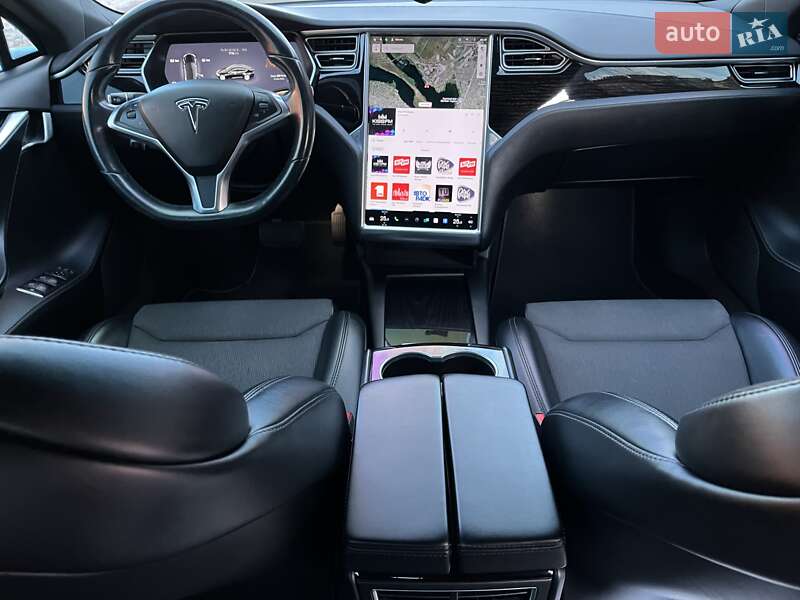 Лифтбек Tesla Model S 2017 в Николаеве