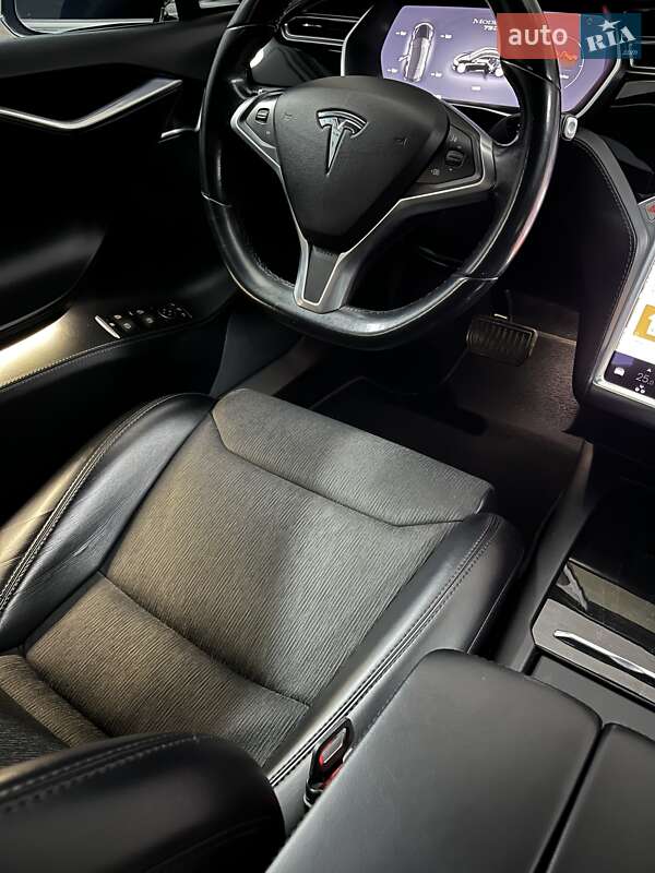 Лифтбек Tesla Model S 2017 в Николаеве