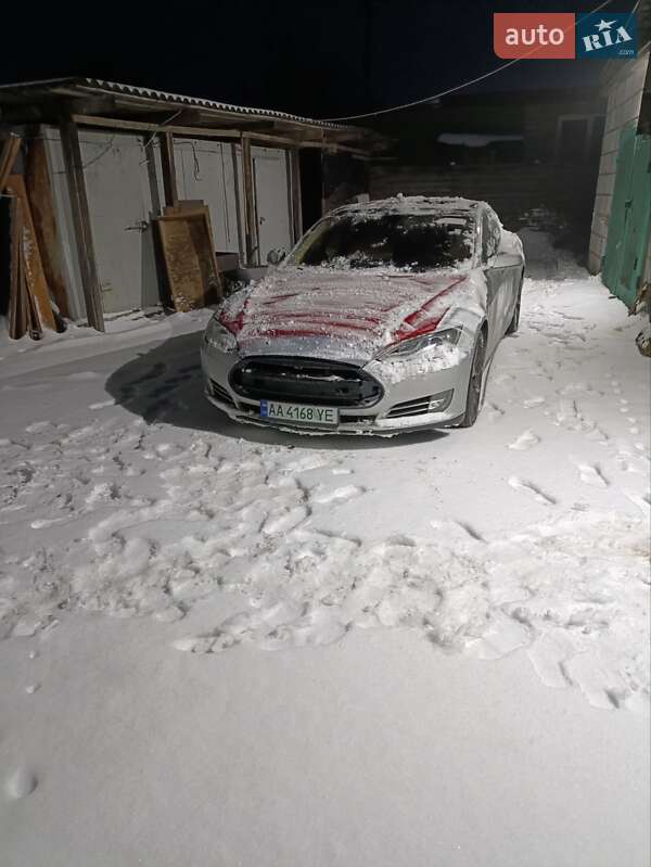 Лифтбек Tesla Model S 2014 в Киеве фото 4 Лифтбек Tesla Model S 2014 в Киеве