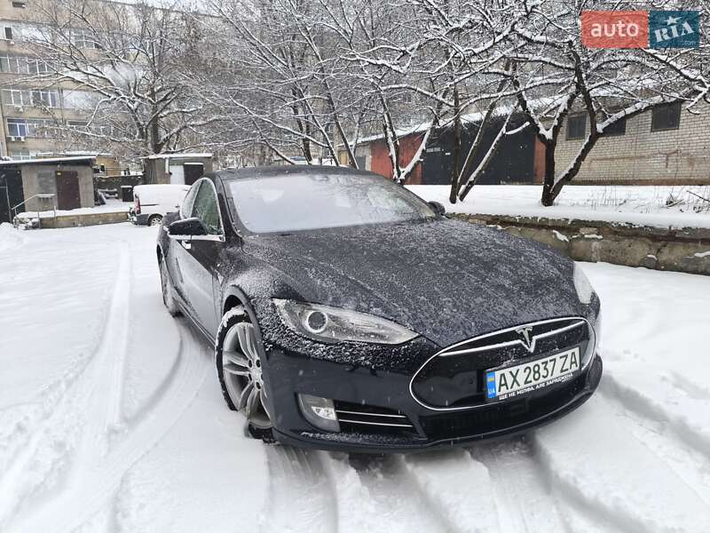 Лифтбек Tesla Model S 2015 в Харькове
