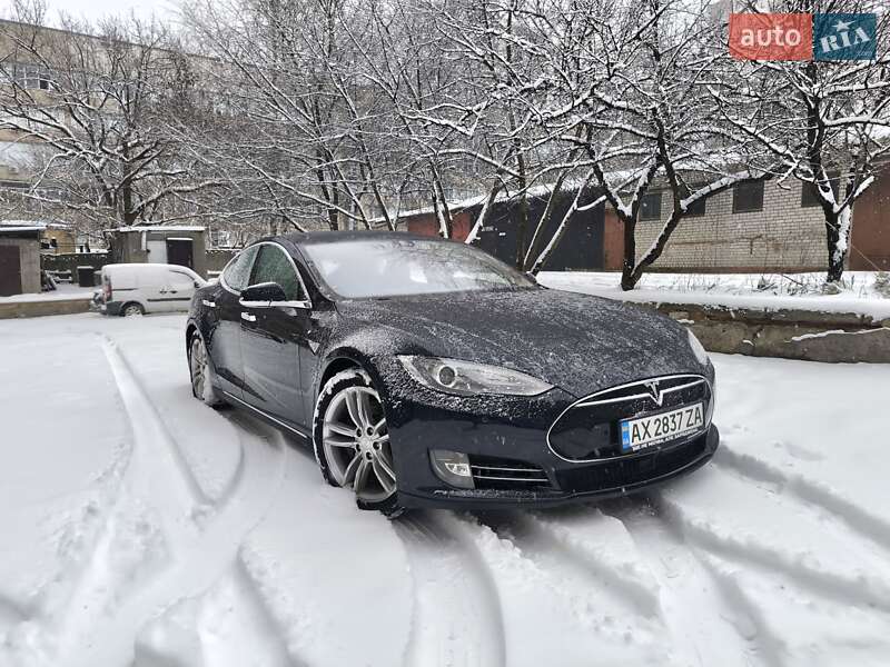 Tesla Model S 2015