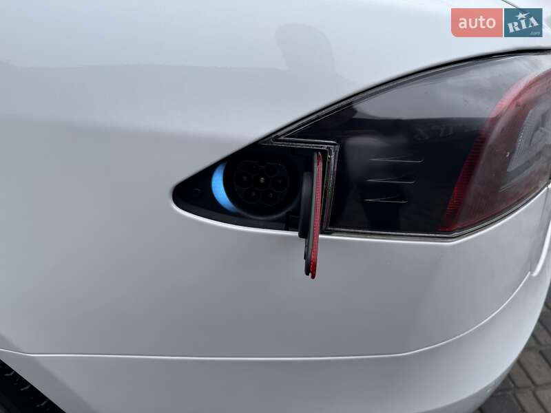 Лифтбек Tesla Model S 2020 в Днепре