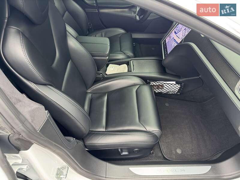 Лифтбек Tesla Model S 2020 в Днепре