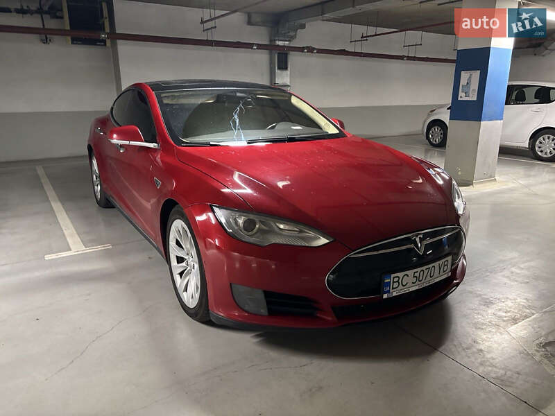 Ліфтбек Tesla Model S 2016 в Львові