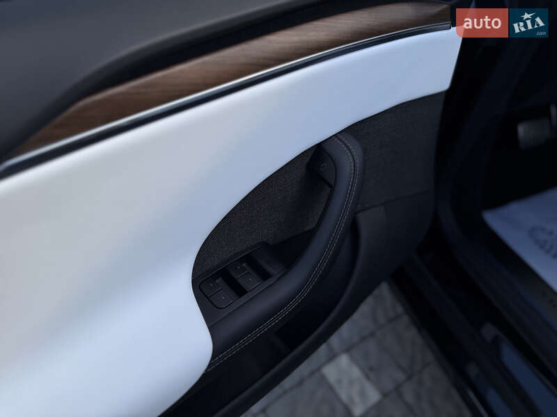 Лифтбек Tesla Model S 2024 в Дрогобыче