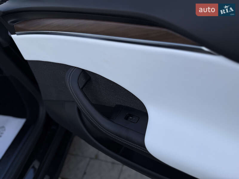 Лифтбек Tesla Model S 2024 в Дрогобыче