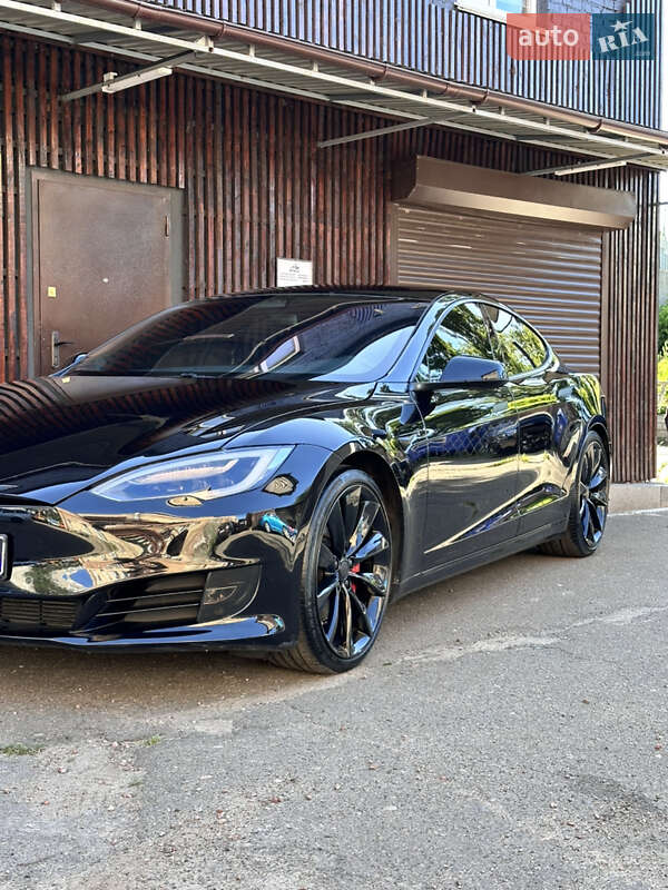 Лифтбек Tesla Model S 2017 в Киеве