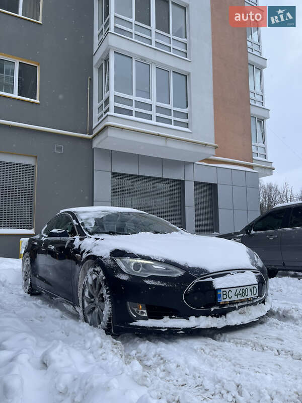 Лифтбек Tesla Model S 2015 в Львове