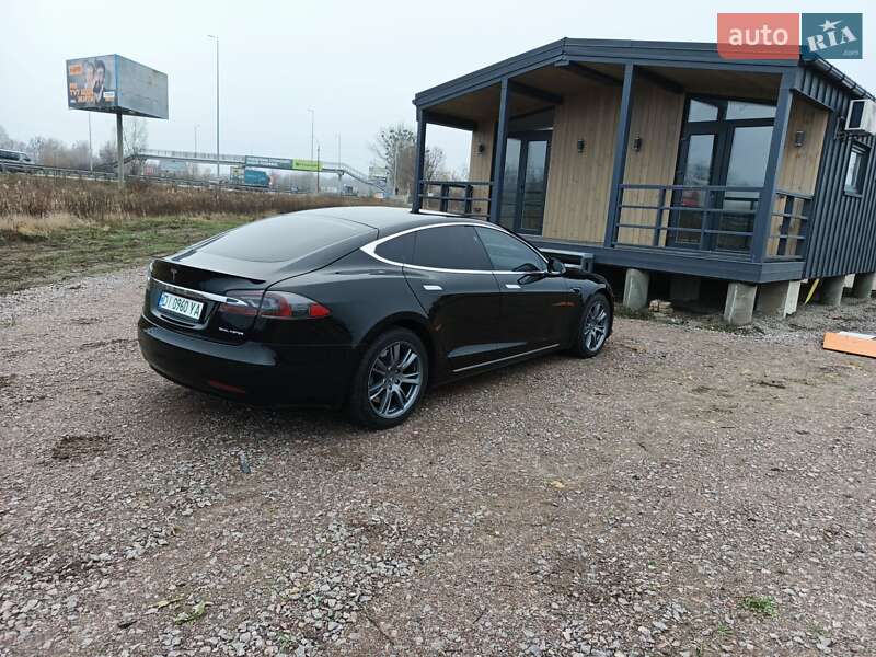 Лифтбек Tesla Model S 2021 в Киеве