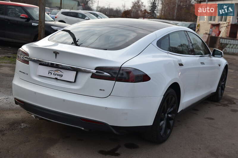 Лифтбек Tesla Model S 2014 в Луцке