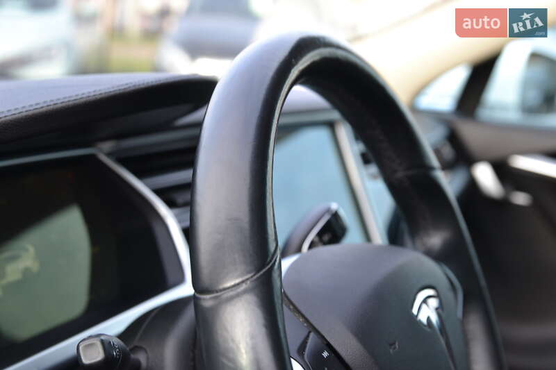 Лифтбек Tesla Model S 2014 в Луцке
