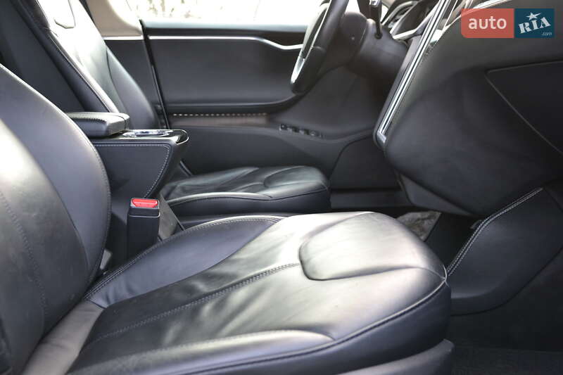 Лифтбек Tesla Model S 2014 в Луцке