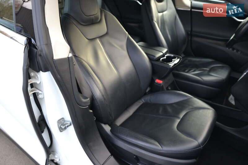 Лифтбек Tesla Model S 2014 в Луцке