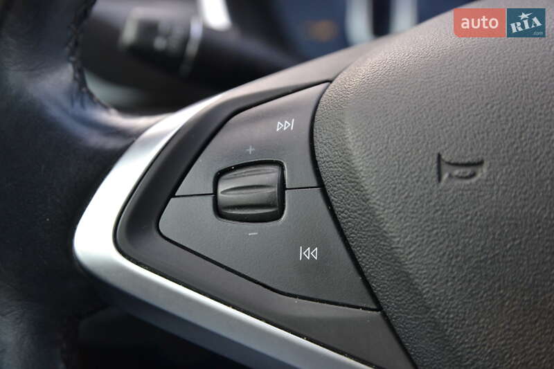 Лифтбек Tesla Model S 2014 в Луцке