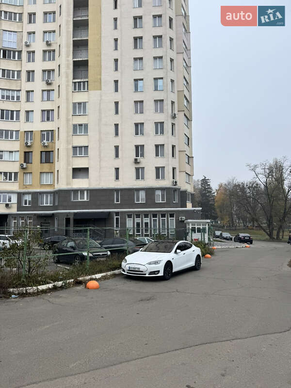 Лифтбек Tesla Model S 2016 в Харькове