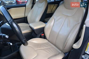 Лифтбек Tesla Model S 2015 в Луцке