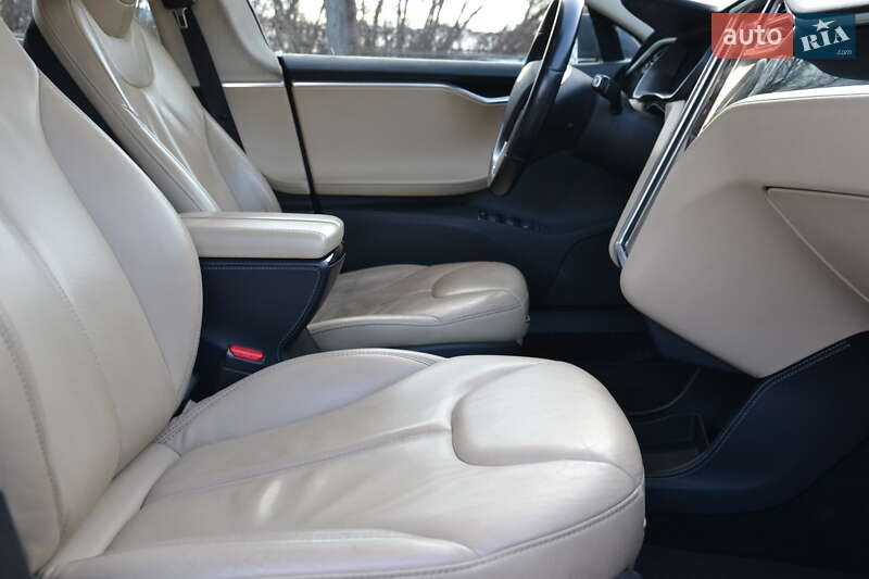 Лифтбек Tesla Model S 2012 в Луцке