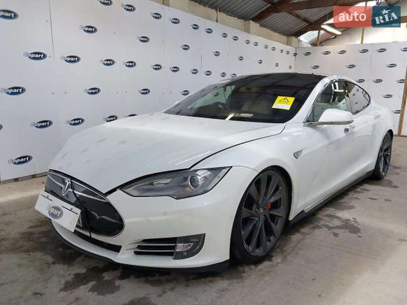 2015 Tesla Model-S, VIN 5YJSB7H44FF087107:plate — фото 1 (autoria)