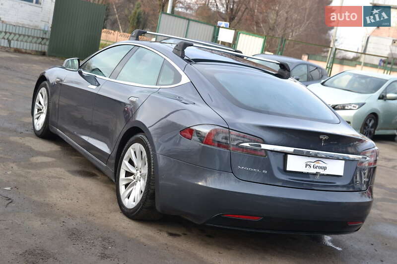 Лифтбек Tesla Model S 2016 в Луцке