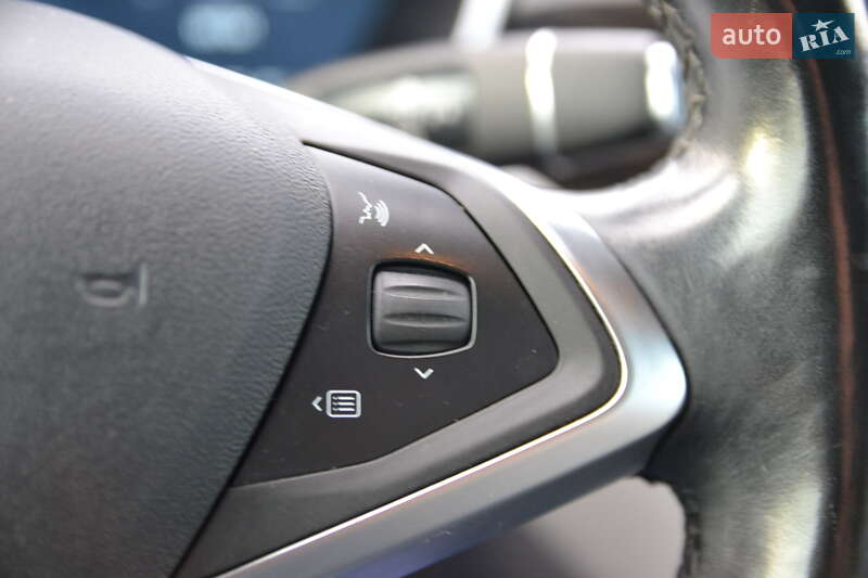 Лифтбек Tesla Model S 2016 в Луцке