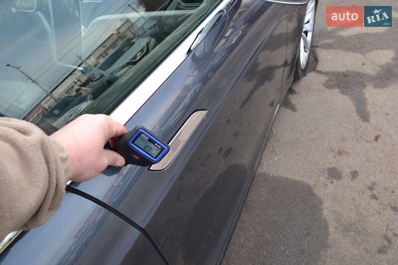 Лифтбек Tesla Model S 2016 в Луцке