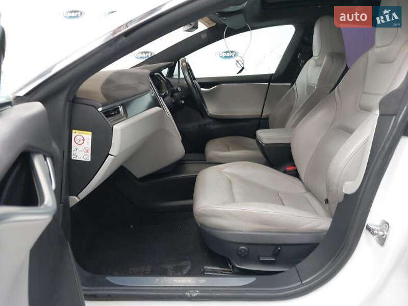 Лифтбек Tesla Model S 2015 в Львове