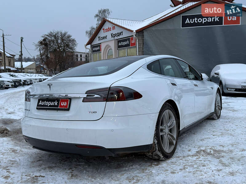 Лифтбек Tesla Model S 2015 в Виннице