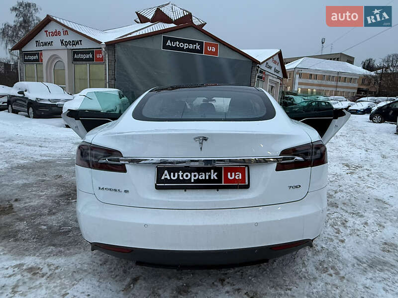 Лифтбек Tesla Model S 2015 в Виннице