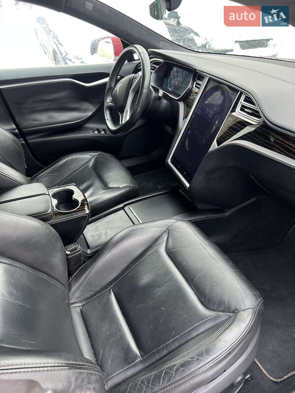 Лифтбек Tesla Model S 2016 в Львове