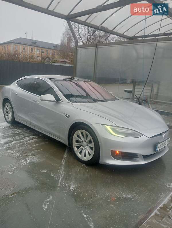 Лифтбек Tesla Model S 2017 в Житомире