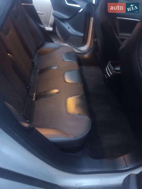 Лифтбек Tesla Model S 2017 в Житомире