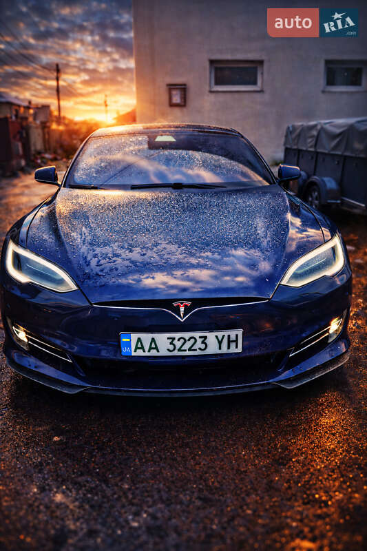Лифтбек Tesla Model S 2018 в Софиевской Борщаговке