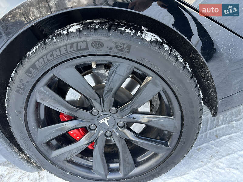 Лифтбек Tesla Model S 2019 в Киеве