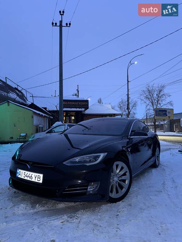 Лифтбек Tesla Model S 2016 в Киеве