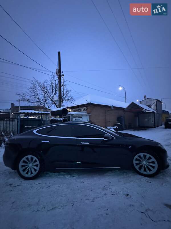 Лифтбек Tesla Model S 2016 в Киеве