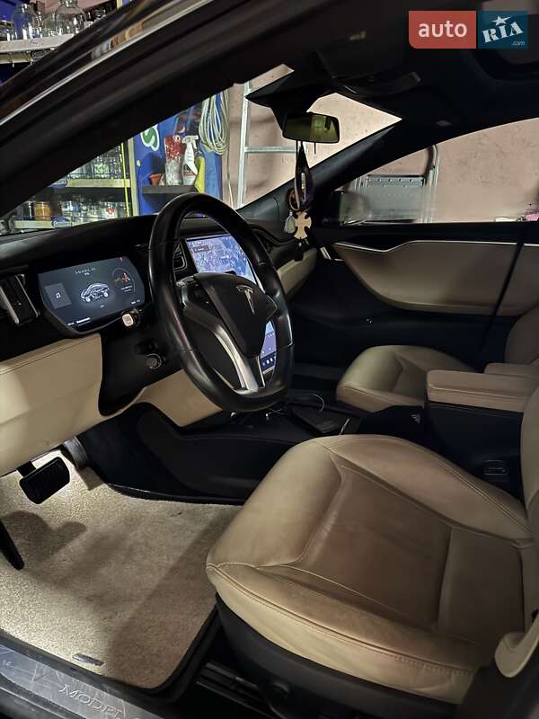 Лифтбек Tesla Model S 2016 в Киеве