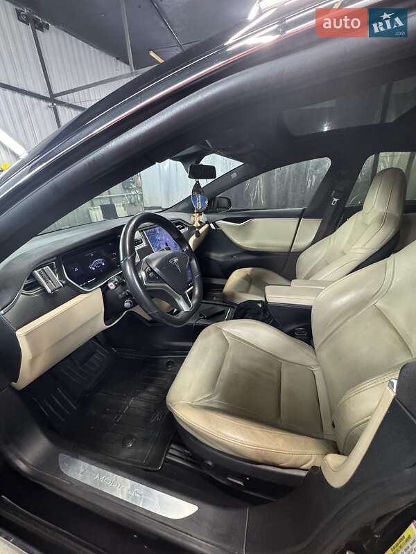 Лифтбек Tesla Model S 2016 в Киеве