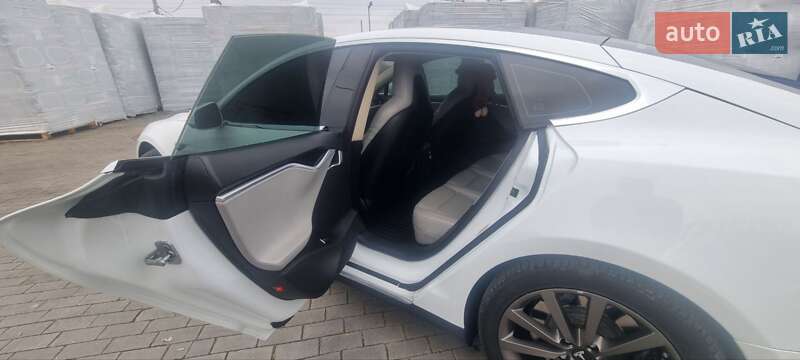 Лифтбек Tesla Model S 2014 в Николаеве