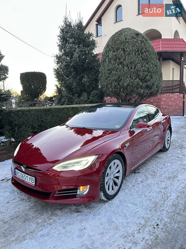 Лифтбек Tesla Model S 2016 в Луцке