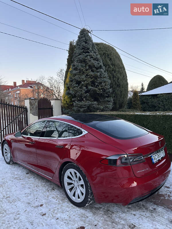 Лифтбек Tesla Model S 2016 в Луцке