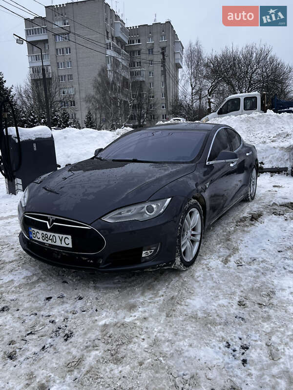Лифтбек Tesla Model S 2015 в Львове