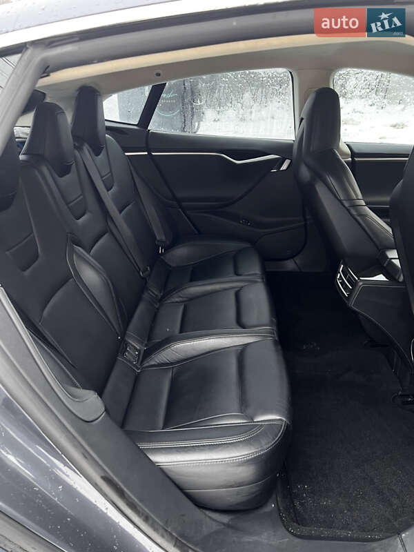 Лифтбек Tesla Model S 2015 в Львове