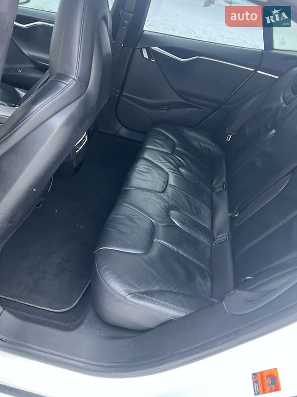 Лифтбек Tesla Model S 2014 в Киеве