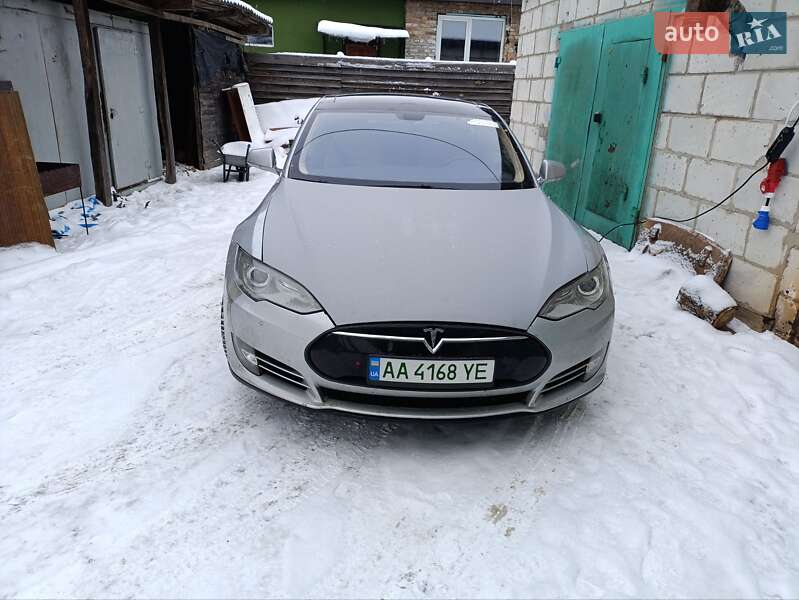 Лифтбек Tesla Model S 2014 в Киеве