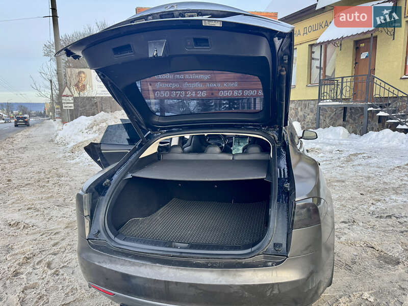 Лифтбек Tesla Model S 2014 в Ивано-Франковске