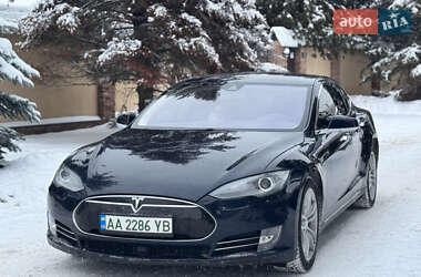 Ліфтбек Tesla Model S 2015 в Києві