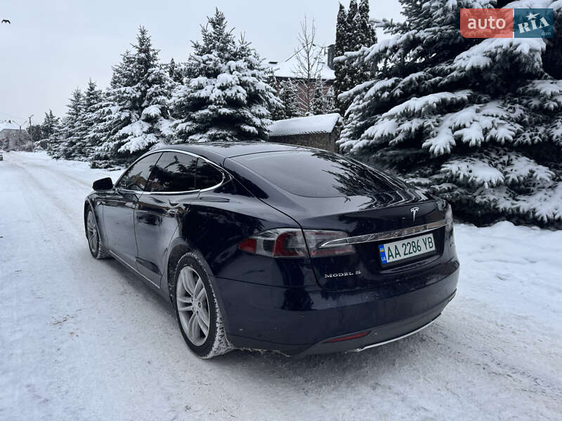 Лифтбек Tesla Model S 2015 в Киеве фото 10 Лифтбек Tesla Model S 2015 в Киеве