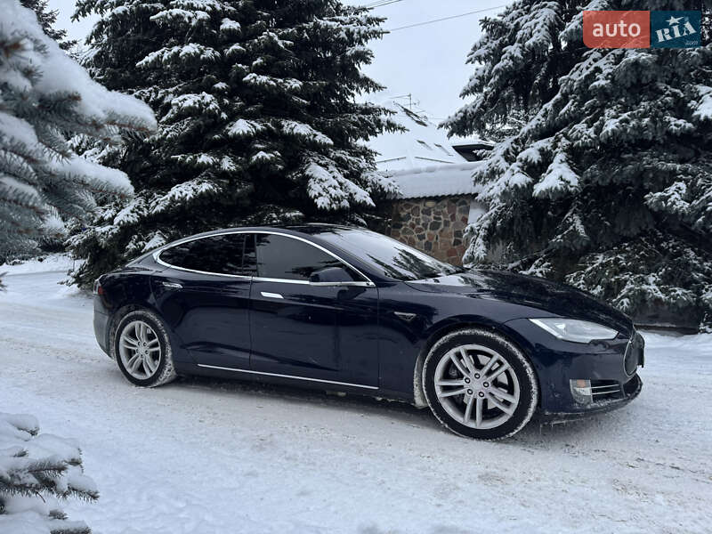 Лифтбек Tesla Model S 2015 в Киеве фото 7 Лифтбек Tesla Model S 2015 в Киеве